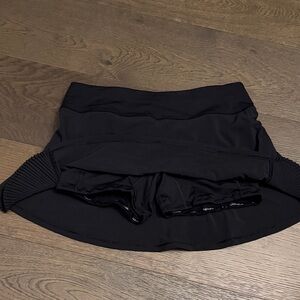 Lululemon Black Skort with Pleated Sides Sz 6